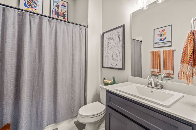 Secondary bathroom with tub shower | Image 24