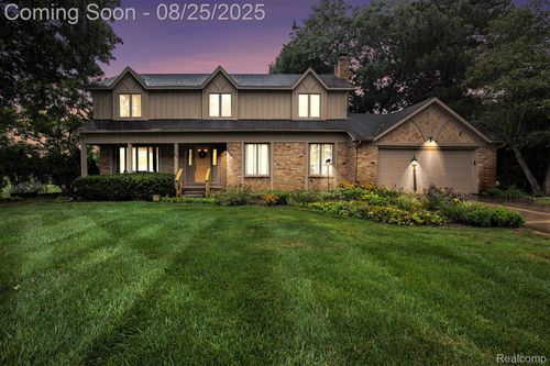 9125 Burning Tree Dr, Grand Blanc, MI, 48439-9528 | Card Image