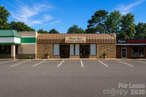 615 N Main St, Troutman, NC, 28166-8529 | Card Image