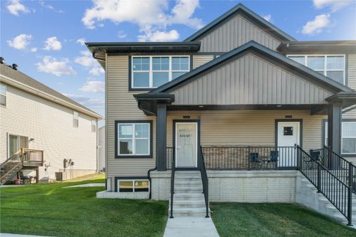 2436 Roycroft Aly, Marion, IA, 52302-8609 | Card Image