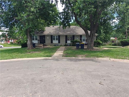 7918-7916-7918 E 88th Ter, Kansas City, MO, 64138-4137 | Card Image
