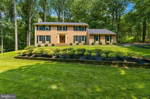 9200 Ripple Brook Rd, Great Falls, VA, 22066-2208 | Card Image
