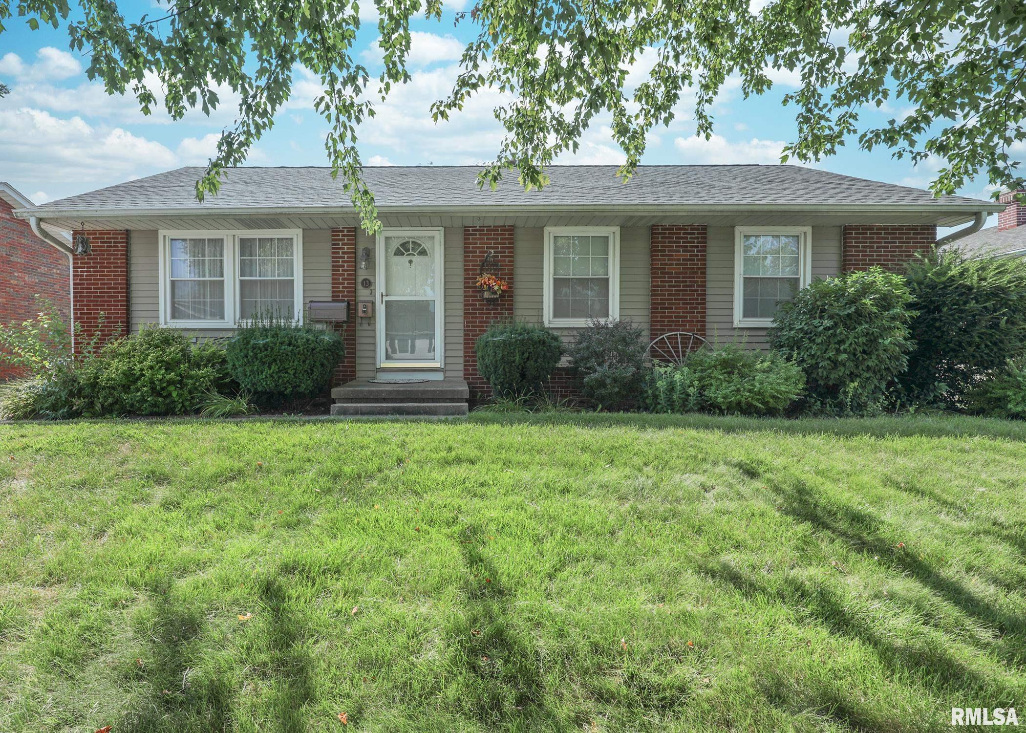 Columbia Ct, Davenport, IA 52804