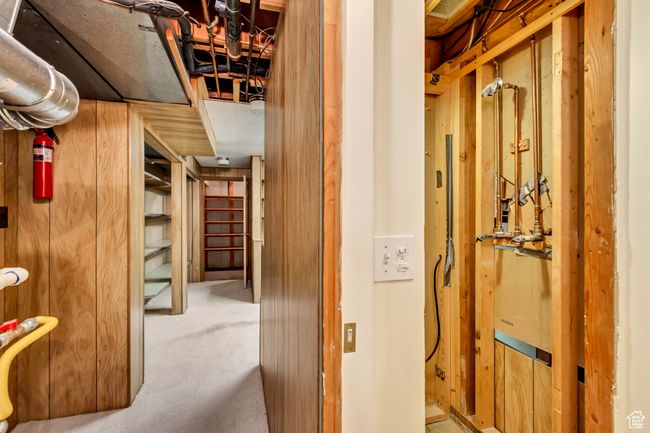 Hall with carpet floors | Image 27