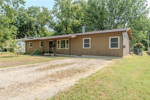 1608 S Malcolm Ave, Chanute, KS, 66720-3172 | Card Image