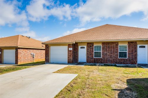 7319 Colonial Dr, Forest Hill, TX, 76140-2565 | Card Image