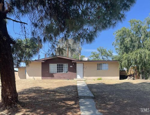 916 Oberlin Court, Bakersfield, CA, 93305 | Card Image