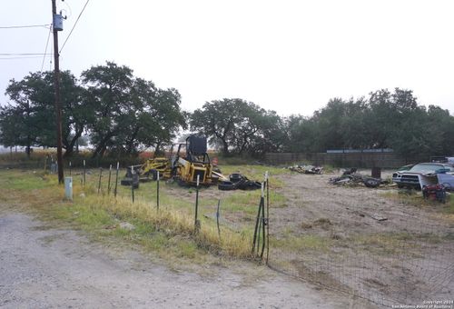 47 Viewpoint Dr, Poteet, TX, 78065-4554 | Card Image