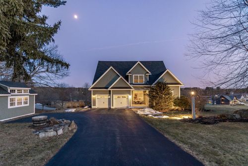 4 Winterberry Dr, Dover, NH, 03820-4722 | Card Image