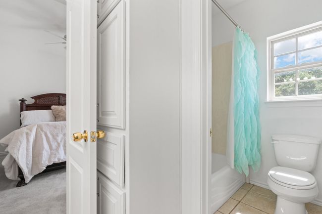 Jack and Jill bathroom | Image 28