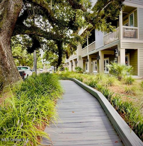 apt-221-922 Porter Ave, Ocean Springs, MS, 39564-4674 | Card Image