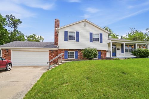 945 Kenbrook Dr, Vandalia, OH, 45377-2622 | Card Image