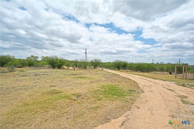 488 Union Wine Rd, Home with 4 bedrooms, 2 bathrooms and null parking in New Braunfels TX | Image 4