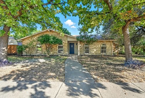 2106 Butterfield Trl, Grand Prairie, TX, 75052-1511 | Card Image