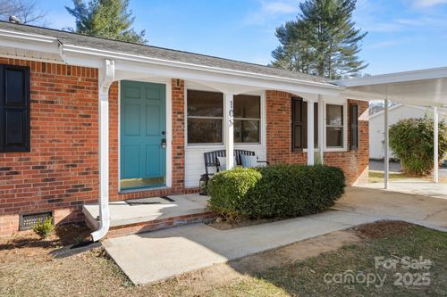 109 Willowbrook Rd, Hendersonville, NC, 28792-3053 | Card Image