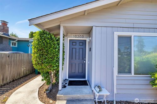 10201 17th Avenue Sw, Seattle, WA, 98146 | Card Image