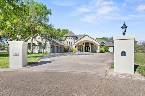 1317 Jack Nicklaus Cir, Salado, TX, 76571-5565 | Card Image