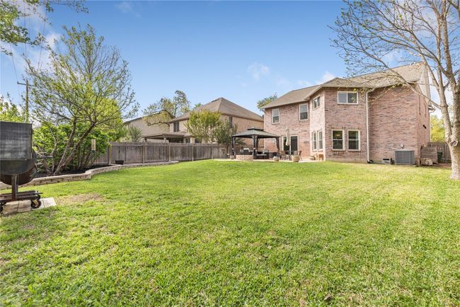 Well manicured lawn | Image 29