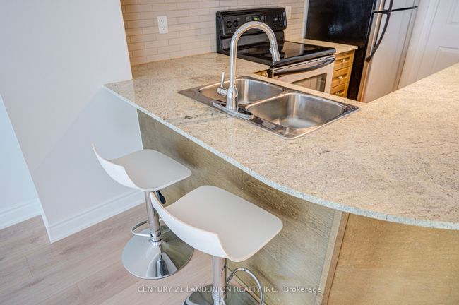 3406 - 763 Bay St, Condo with 2 bedrooms, 1 bathrooms and 1 parking in Toronto ON | Image 11