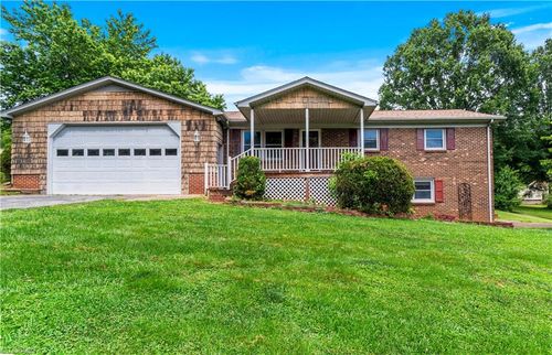 103 East St, Jonesville, NC, 28642-2610 | Card Image