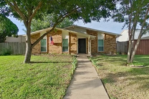 1617 Wilderness Trl, Grand Prairie, TX, 75052-2028 | Card Image