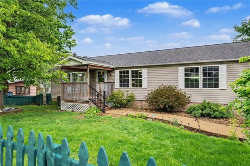 112 Pine St, Rillton, PA, 15678-2701 | Card Image