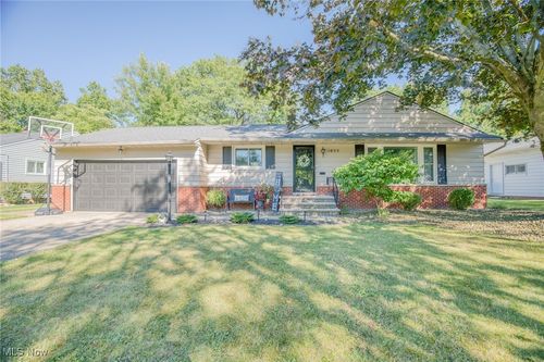 1055 Cranbrook Dr, Highland Heights, OH, 44143-3214 | Card Image