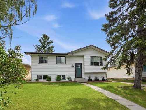 652 12 Ave, Carstairs, AB, T0M0N0 | Card Image