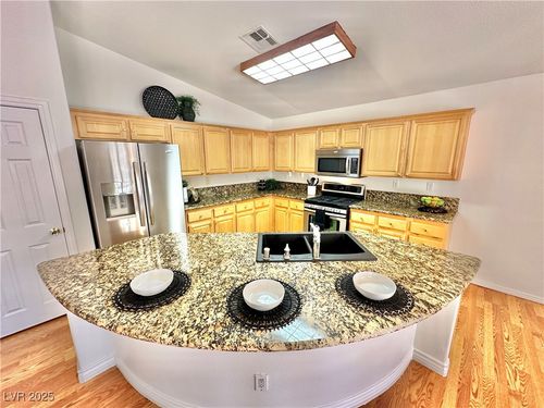 8221 Cabin Springs Ave, Las Vegas, NV, 89131-4622 | Card Image