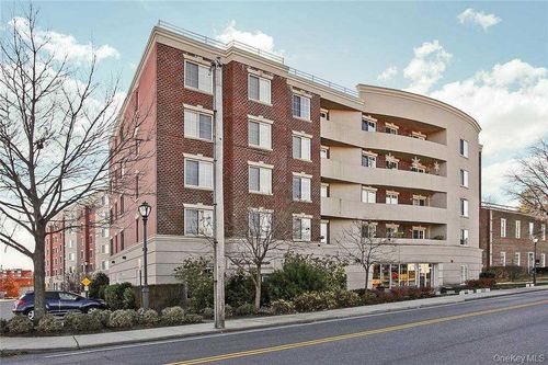 302-242 Maple Ave, Westbury, NY, 11590-3265 | Card Image