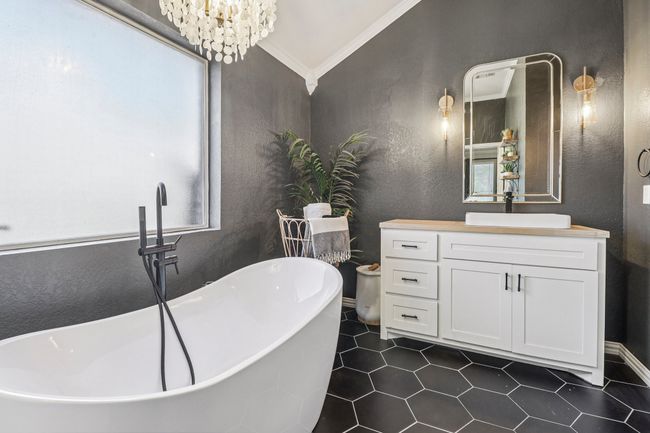 1708 Crestmeadow Ln, House other with 3 bedrooms, 2 bathrooms and null parking in Mansfield TX | Image 21