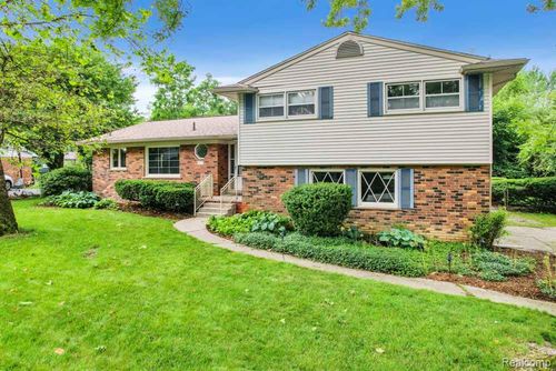 6672 Timber Ridge Dr, Bloomfield Hills, MI, 48301-3062 | Card Image