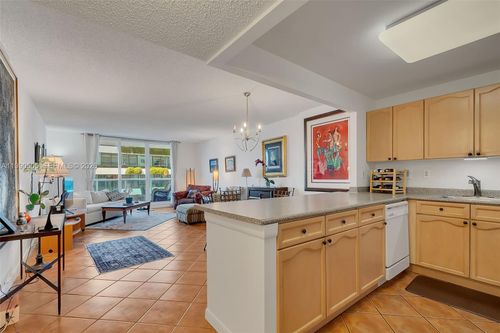 apt-533-2301 Collins Ave, Miami Beach, FL, 33139-1633 | Card Image
