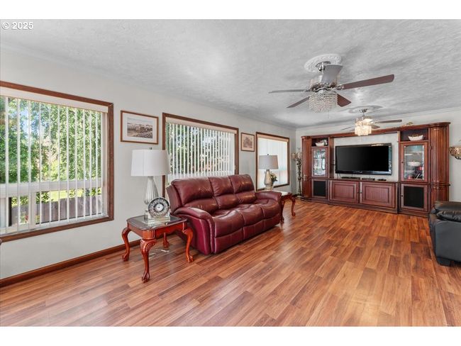 1845 Sw 18 Th Ct, House other with 4 bedrooms, 3 bathrooms and 2 parking in Gresham OR | Image 14