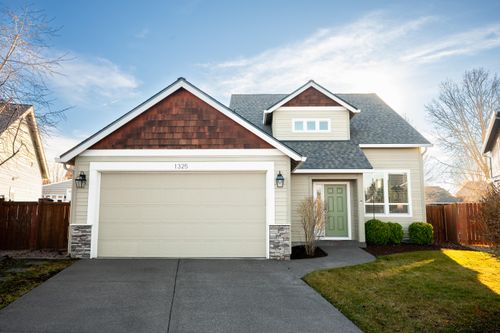 1325 Nw 16th Ct, Redmond, OR, 97756-1477 | Card Image