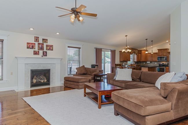 1619 W Meadowlark Dr, Home with 3 bedrooms, 3 bathrooms and null parking in Pontiac IL | Image 10