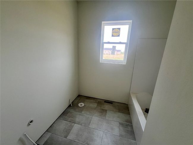 7608 Country Creek Ln, House other with 5 bedrooms, 3 bathrooms and null parking in Cedar Rapids IA | Image 9