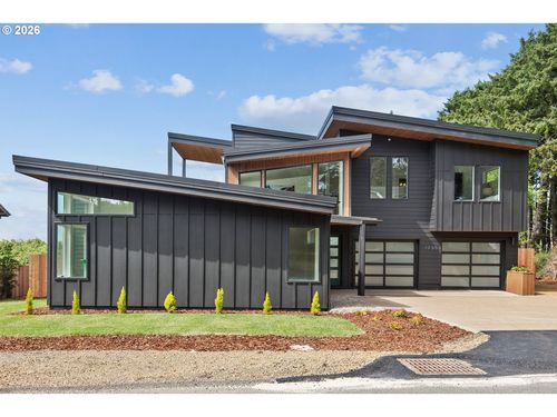 1735 Nw 39th St, Lincoln City, OR, 97367-4800 | Card Image