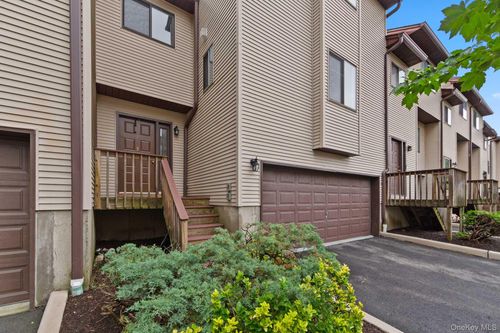 5 Kings Ct, Nanuet, NY, 10954-3829 | Card Image