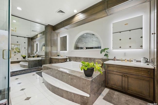 12 Woodfield Ln, House other with 8 bedrooms, 8 bathrooms and null parking in Glen Head NY | Image 18