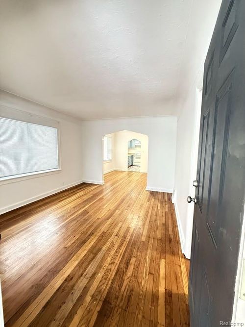 1529 Silman St, Ferndale, MI, 48220-2615 | Card Image