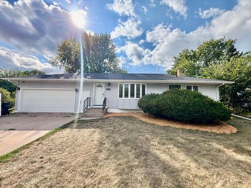 2021 Chambers St, Maplewood, MN, 55109-3411 | Card Image