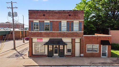 121 S Muskogee Ave, Claremore, OK, 74017-8015 | Card Image