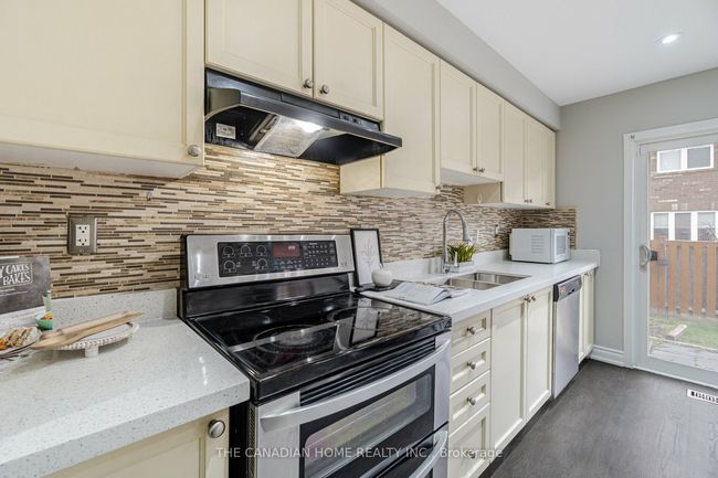 920 Mctrach Cres, House attached with 3 bedrooms, 3 bathrooms and 1 parking in Milton ON | Image 17
