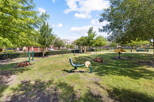 View of yard with fence | Image 34