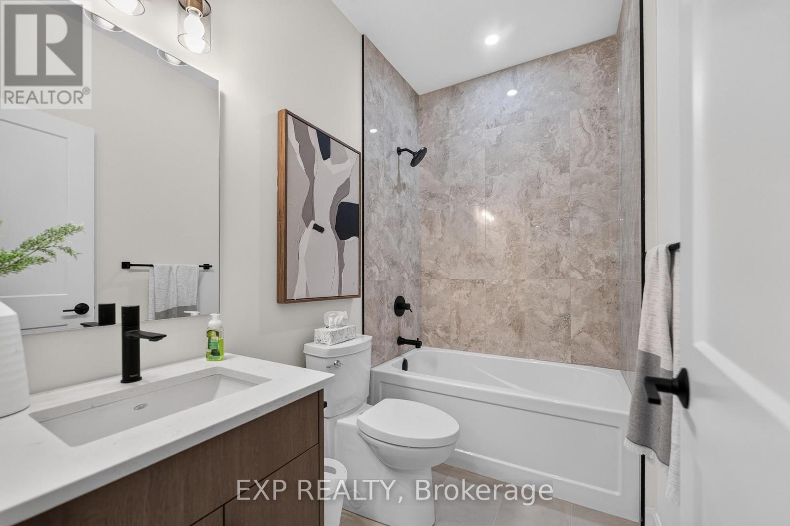Residential in Pelham (Fonthill) 5