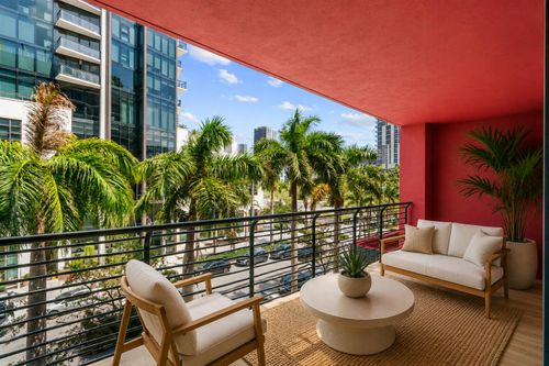 306-90 Ne 32nd St, Miami, FL, 33137-5692 | Card Image