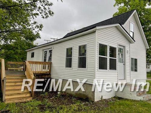 127 W Bush St, Caro, MI, 48723-1509 | Card Image