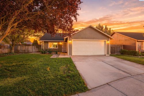 517 S Perry Ct, Kennewick, WA, 99336-4377 | Card Image