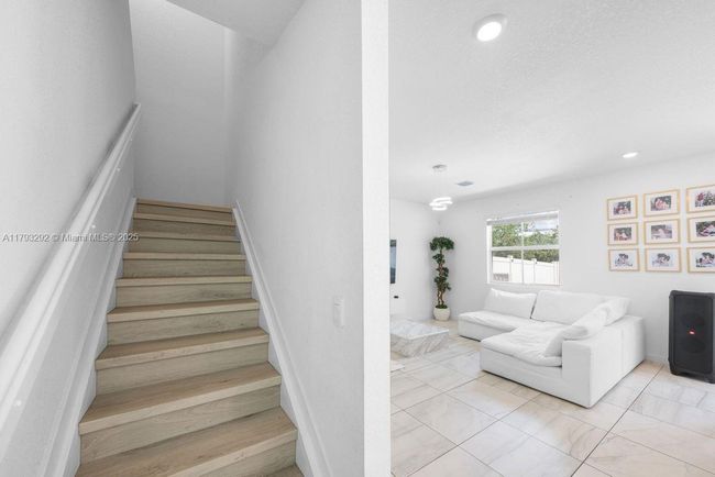 837 Se 16 Th Ct, Townhouse with 3 bedrooms, 3 bathrooms and null parking in Homestead FL | Image 25